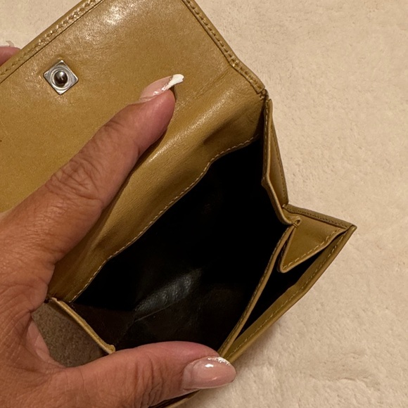 Gucci Tan Leather Wallet with Silver Clasp - Picture 5 of 16